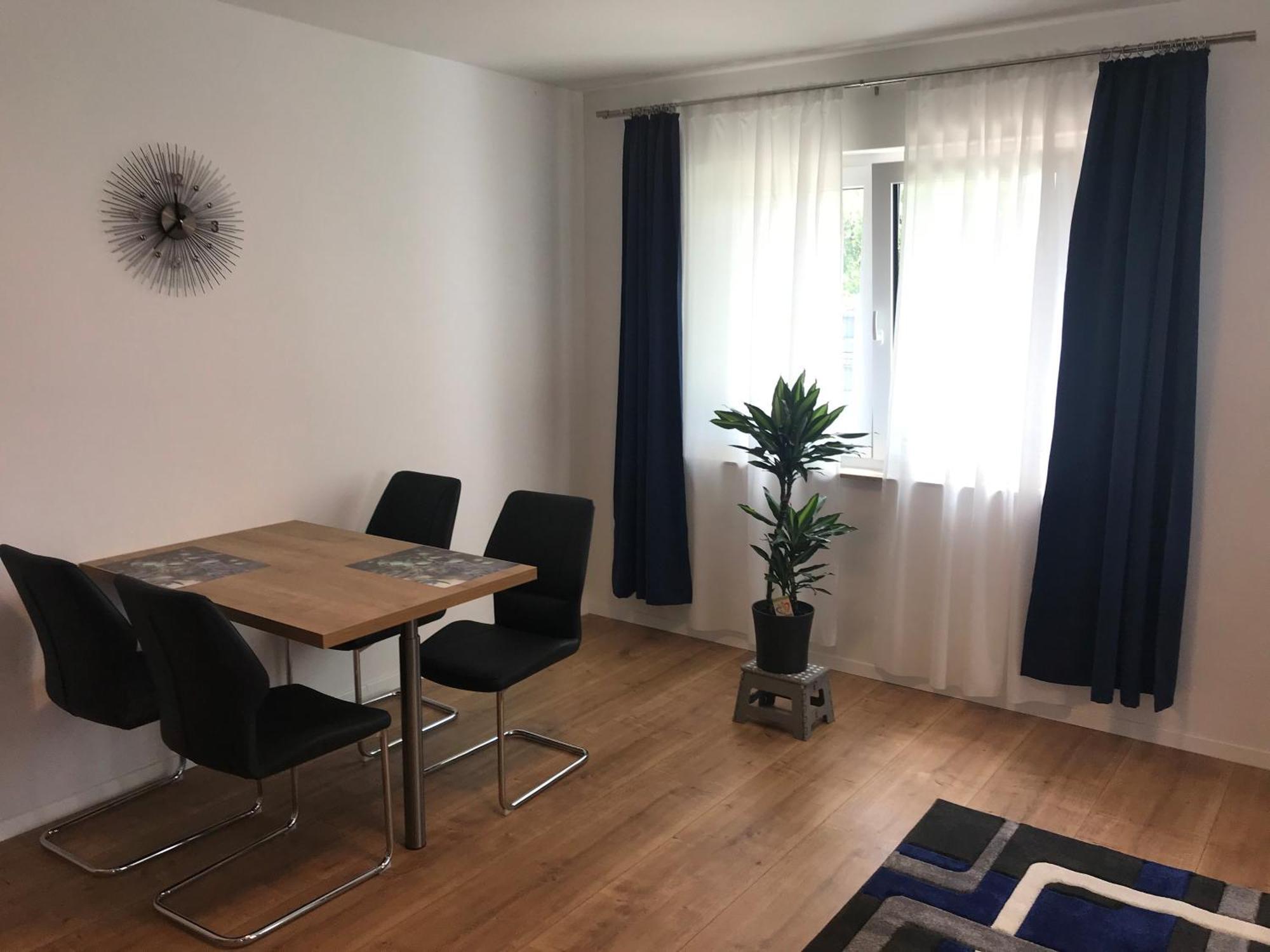 Schoene Neu Erbaute Apartamento